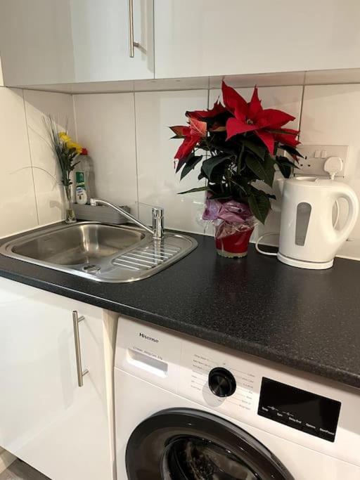 Lovely Flat In Heart Of Лондон Экстерьер фото
